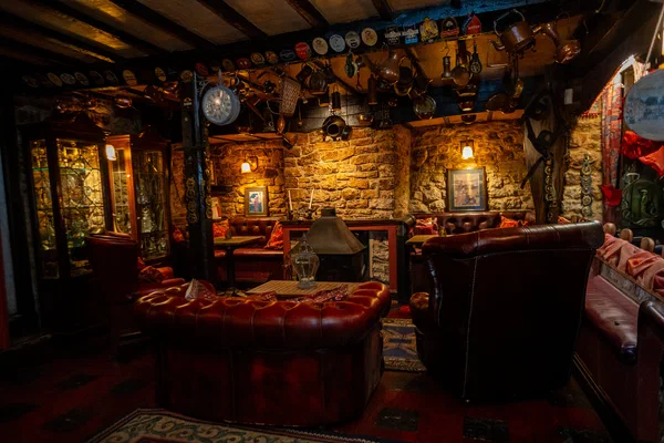 Main bar